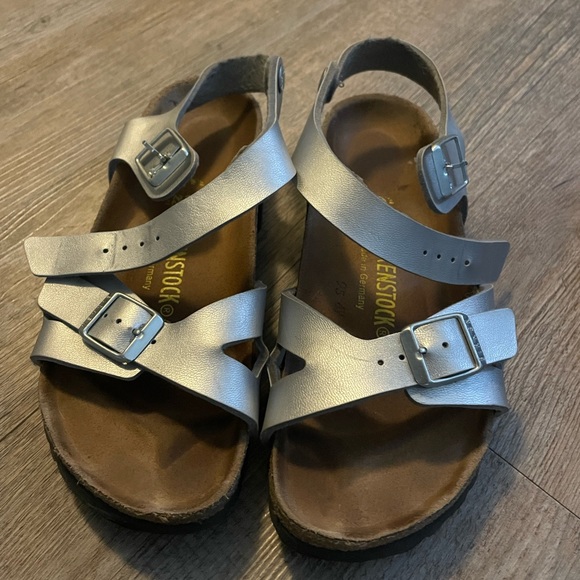 Birkenstock Rio Silver size 35 / 225 - Picture 1 of 4